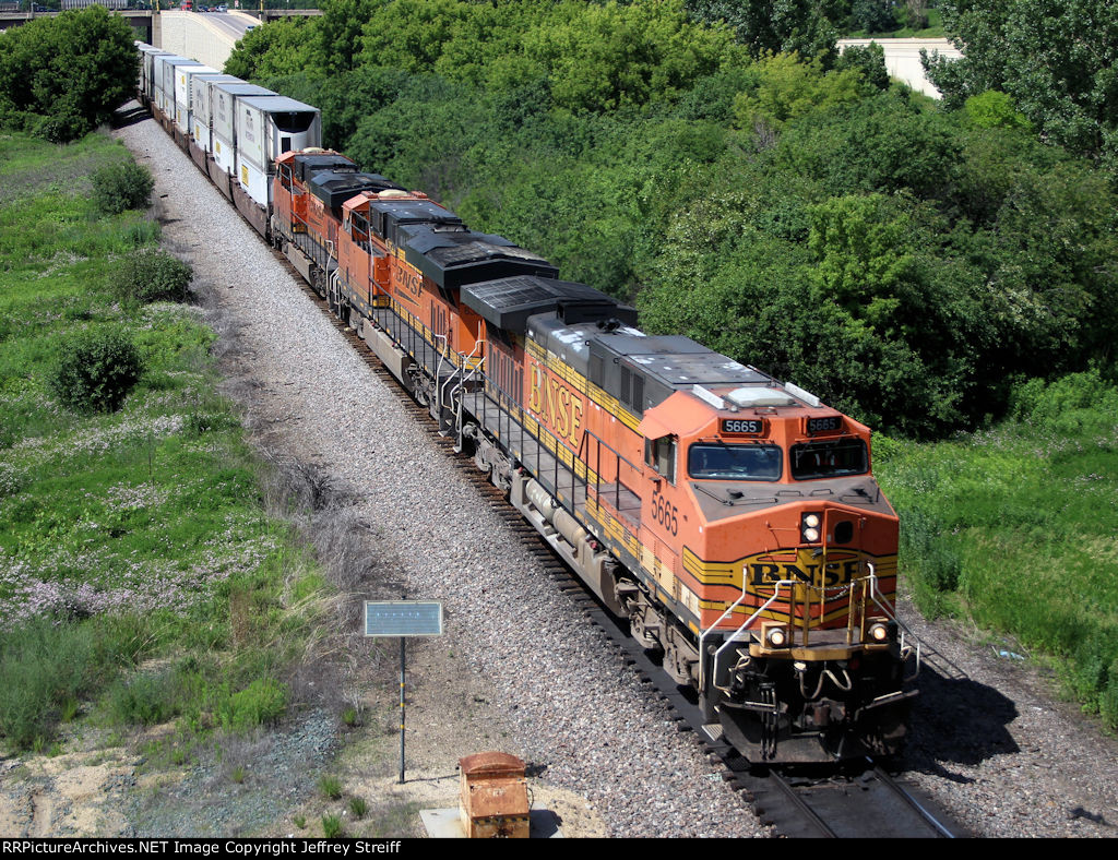 BNSF 5665